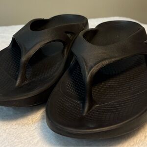 OOFOS Comfort Thong Sandals Black Synthetic US W7 M5 EU 38 Casual